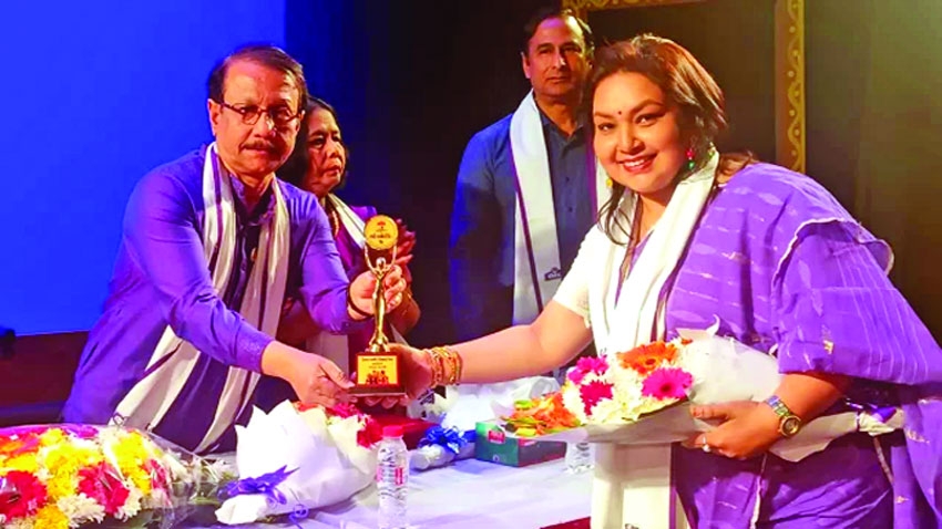 Eight theatre actresses honoured on Women's Day
