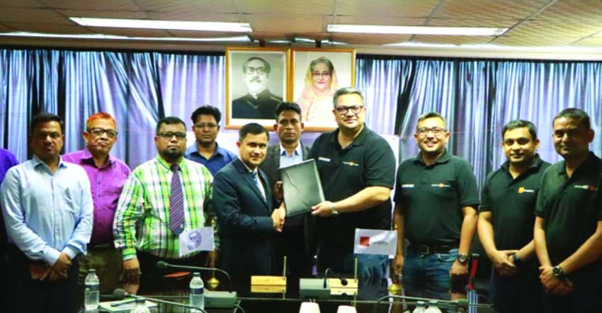 Momin Rakub RAKUB signs MoU with Banglalink for providing SMS services | The Asian ...