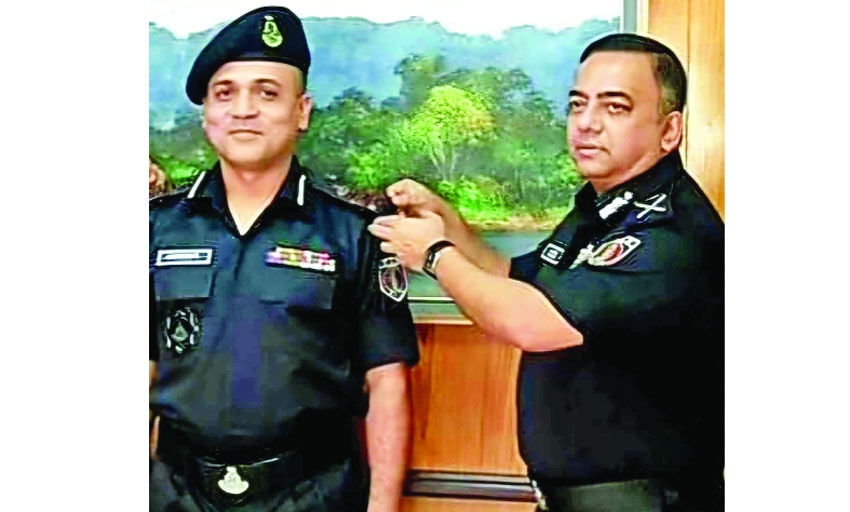 A Murderous Officer Who Demonized An Elite Force Is Still All smiles!