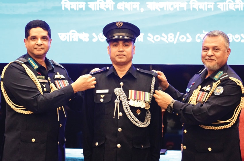 BAF adorns JCOs with honorary commission ranks