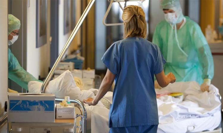 Doctors in China face severe salary reductions