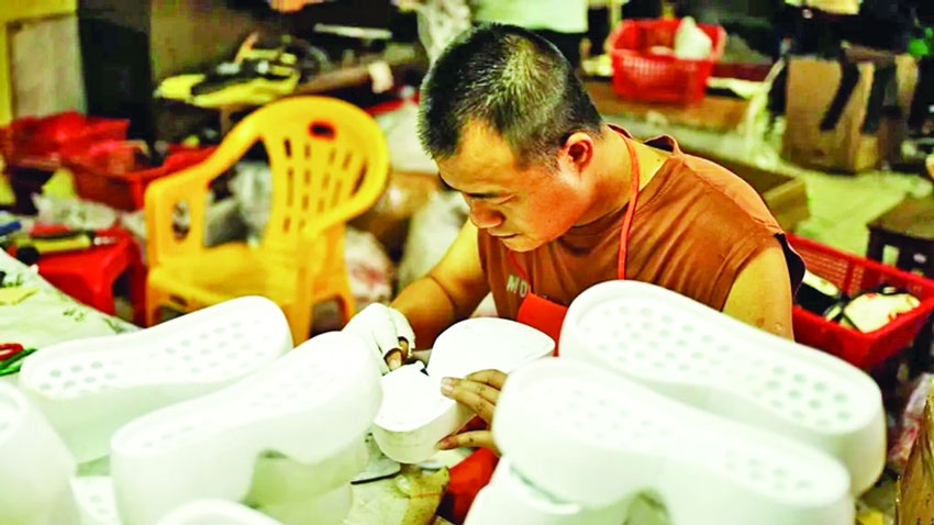 Chinese small businesses brought to a standstill by Trump's tariffs 