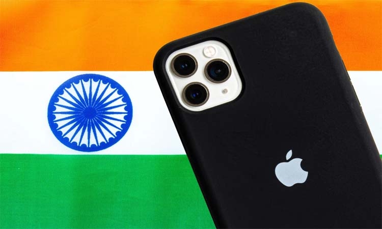 Apple Airlifts 1.5 Million iPhones From India to U.S. to Sidestep Trump Tariffs