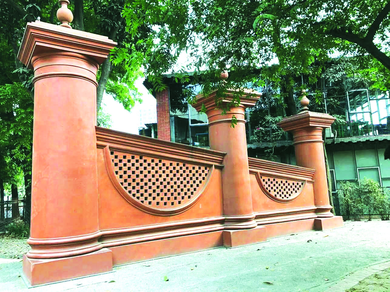 The Context in Which Dhaka Gate Was Built