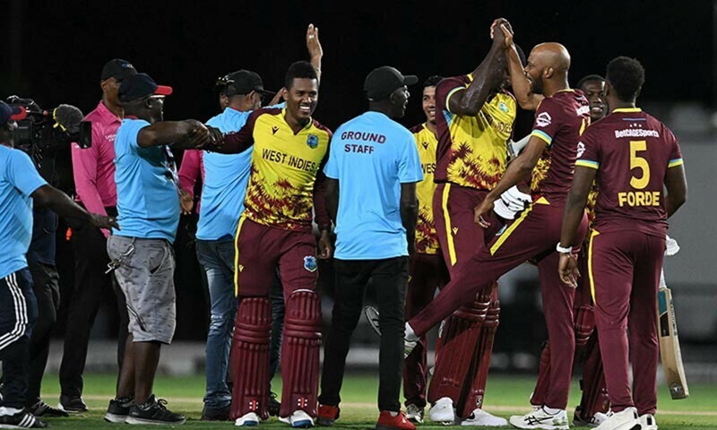 Last-ball hero Holder lifts West Indies over Pakistan in T20