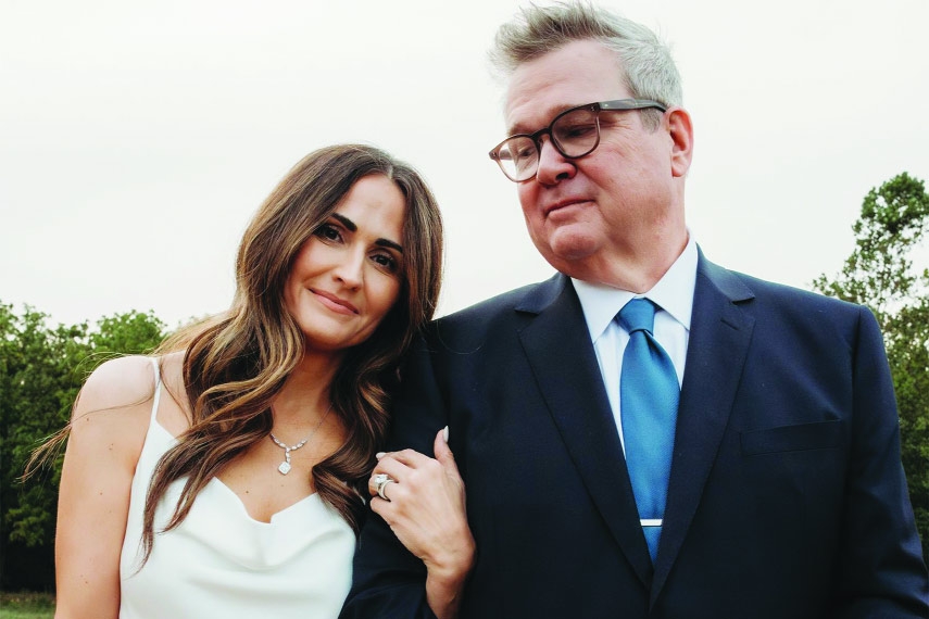 Eric Stonestreet marries longtime girlfriend Lindsay Schweitzer