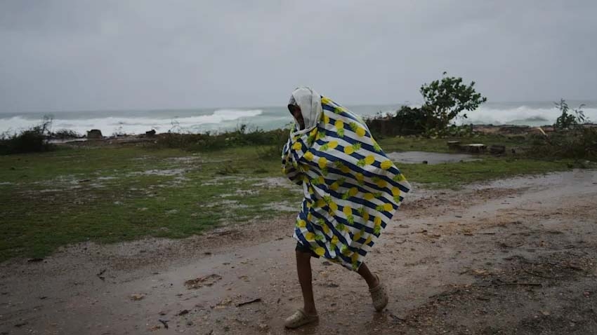 Hurricane Melissa charges toward Cuba after pummeling Jamaica with historic power