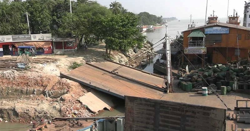 Paturia Ferry Chaos: Four ghats  out of service for three months