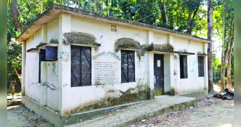 Locals complain  of irregular  services in Bhola  community clinic