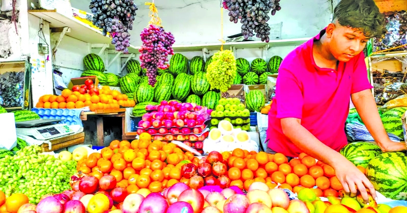 Fruit prices drop sharply in Dhaka after Eid, Ramadan