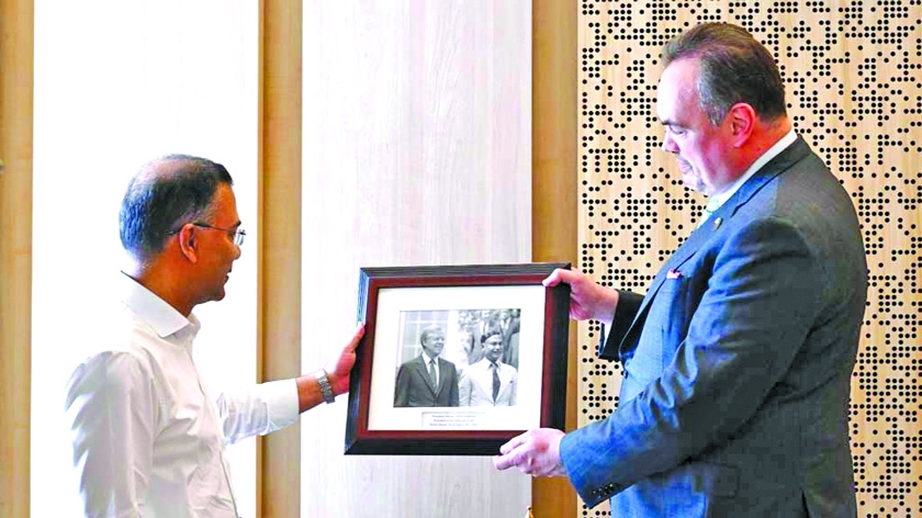 US ambassador presents historic photographs  to PM Tarique Rahman