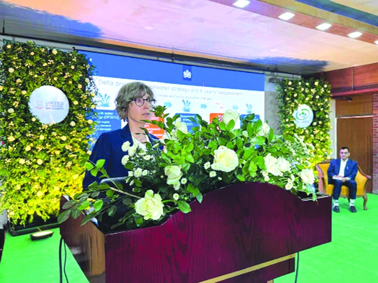 Netherlands diplomat addresses water  management issues at university conference