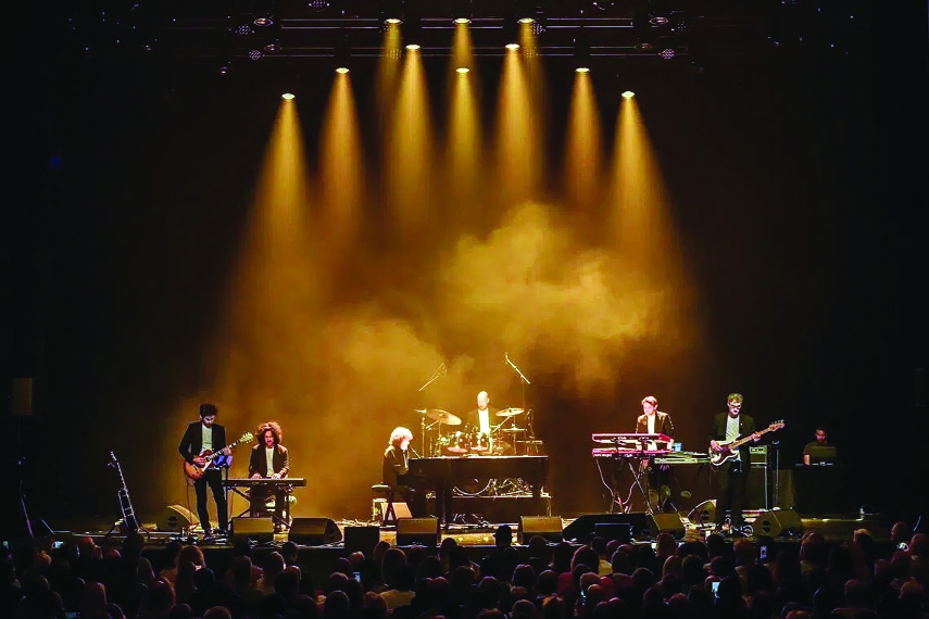 Tears and smiles at tribute concert for Swiss fire victims