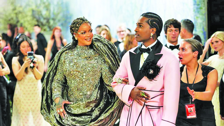 Stars arrive for Met Gala
