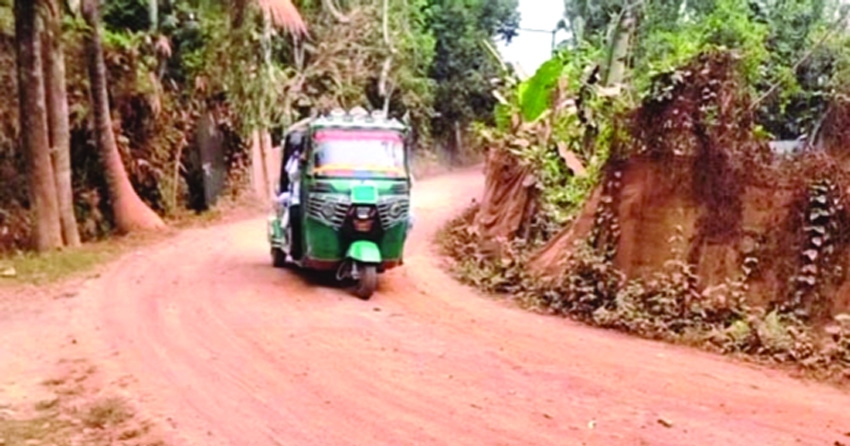 Residents suffer as carpeting work on Chandpur road stalled for 18 months