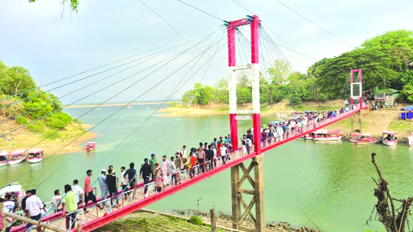 Rangamati tourism rebounds as Eid holidaymakers flock to hill district
