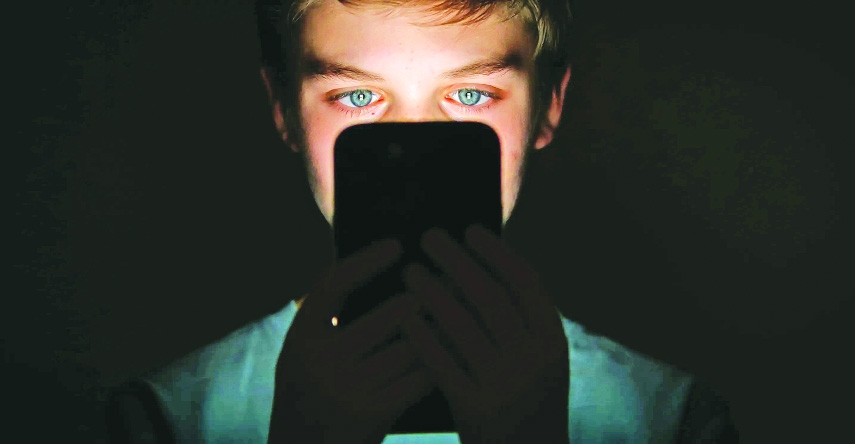 Raising Children Amid Android Phones: Most Parents Are Carefree About Their Duties