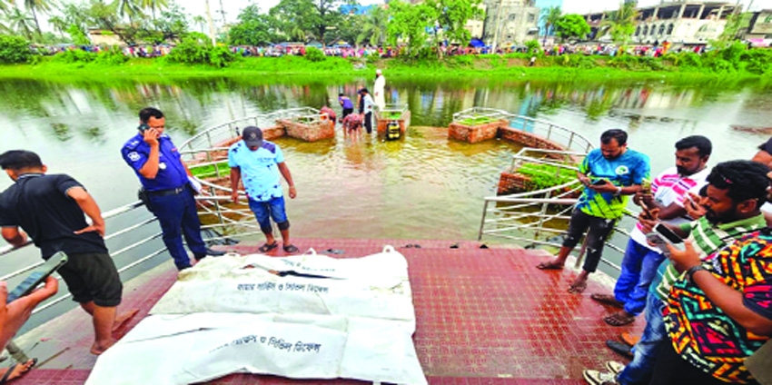 Three of a family drown in Narayanganj DND lake