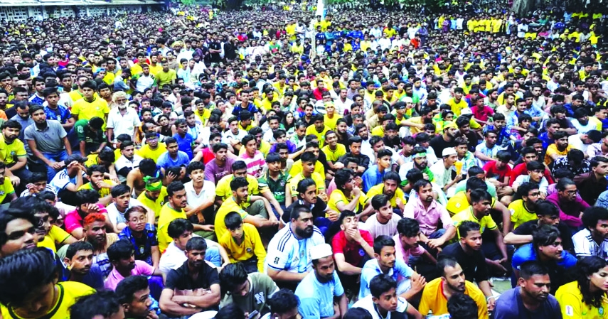 Thousands watch Brazil's WC match on big screen at DU