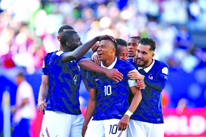 Mbappe double fires France to opening win over Senegal