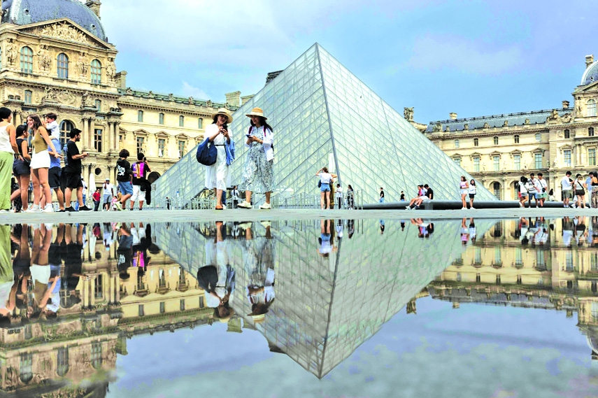 Louvre museum 'running out of steam', says new director