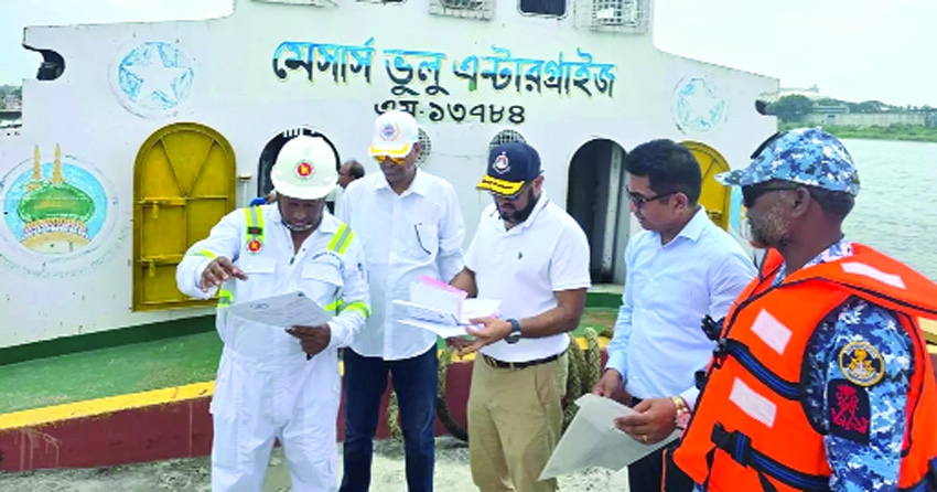 Mobile court fines 9 sand-carrying vessels