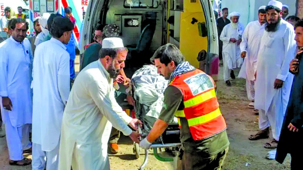 Pakistan roadside blasts kill 7