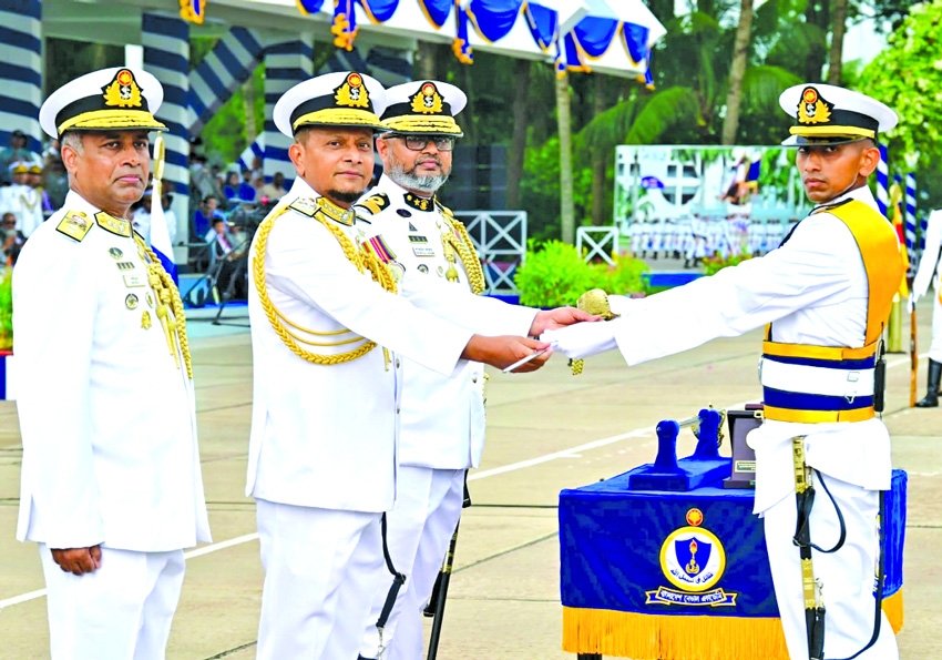 CNS Nazmul Hassan instructs officers to serve Bangladesh efficiently