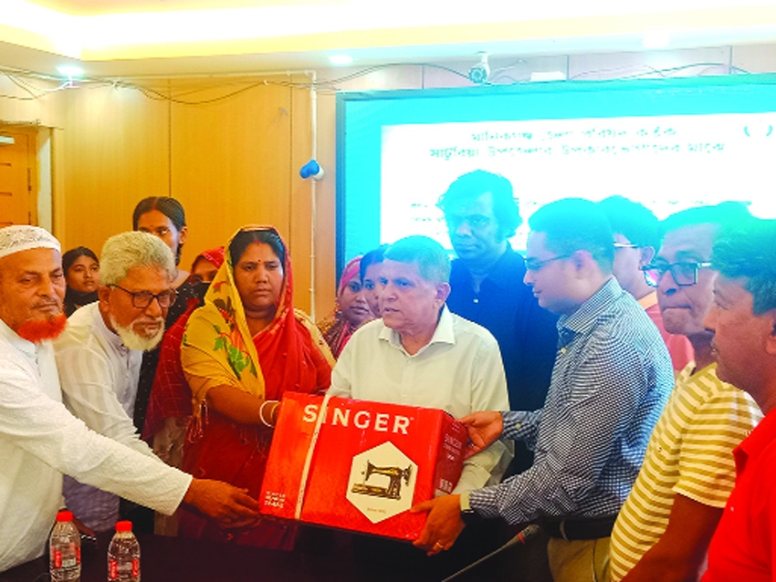 Sewing machines distributed among women in Saturia