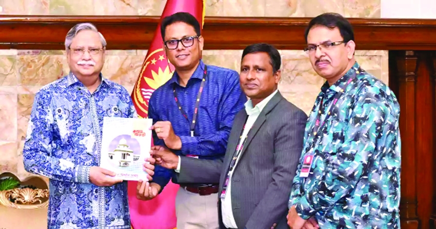 President urges journalists to uphold professionalism, ethical standards