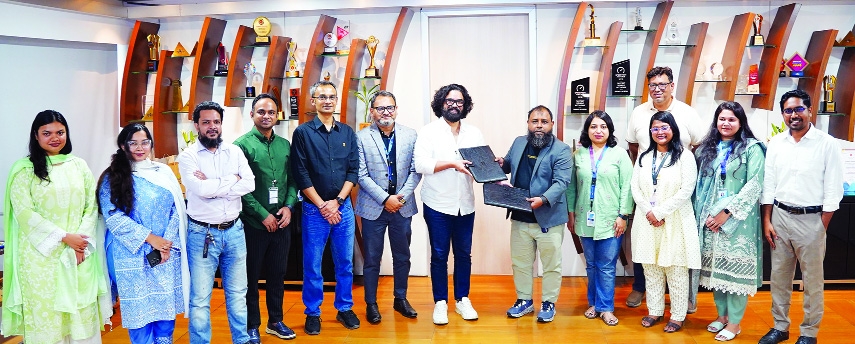 GP, Apon Bazaar join hands to enhance digital connectivity for RMG workforce