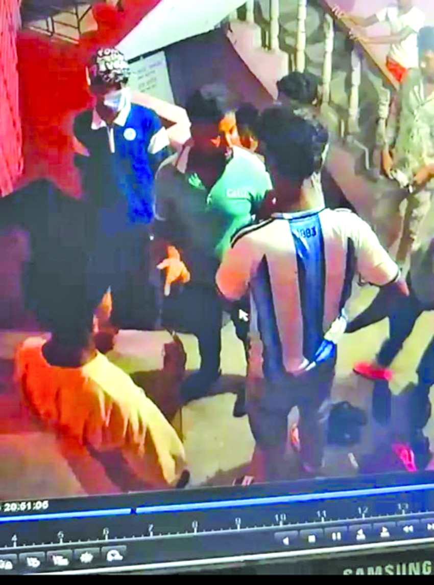 Teen gang attacks journalist's office in Nangalkot