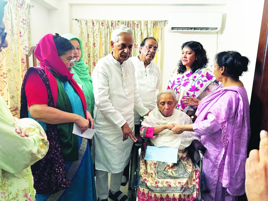 Cultural affairs minister, state minister visit ailing singer Shabnam Mushtari