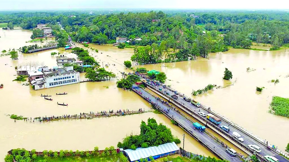 Floods maroon over 7.5 lakh people in Ctg