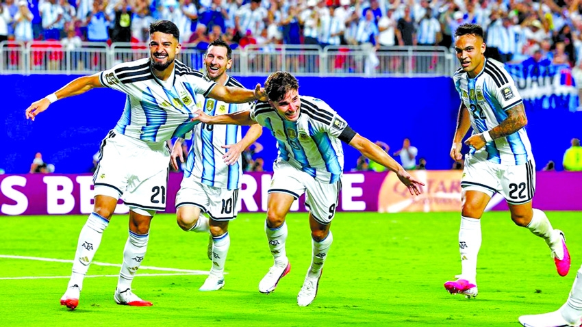 Argentina sink 10-man Swiss to set up blockbuster England WC semi-final