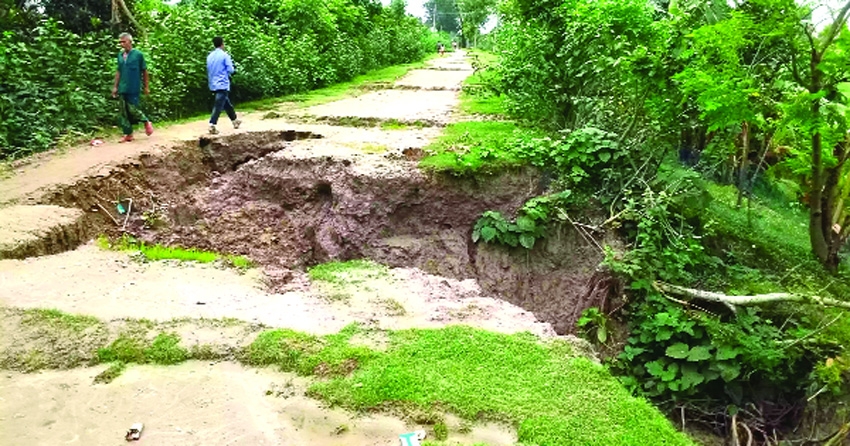 Erosion takes serious turn  as Gaibandha flood protection dam collapsed