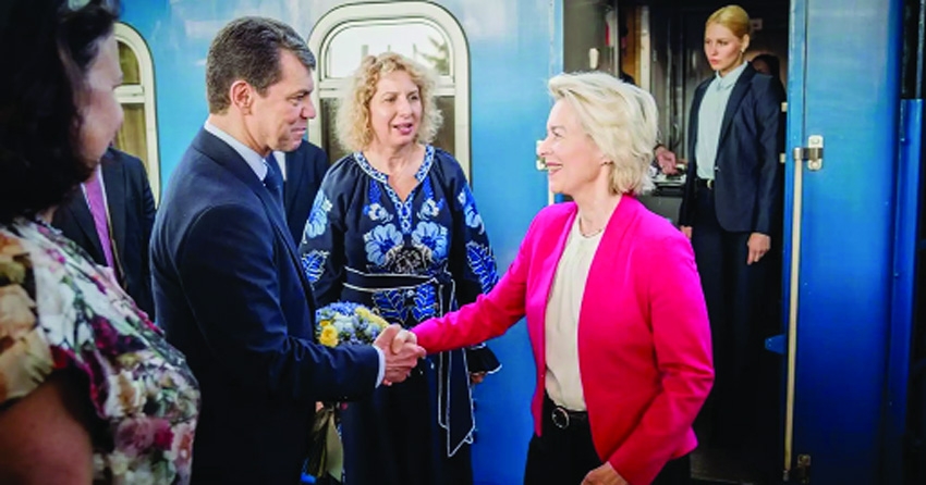 Top EU official visits Kyiv, reaffirms support
