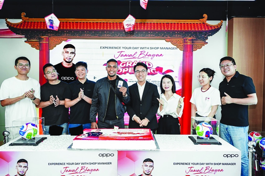 OPPO unveils  premium flagship store at Bashundhara City shopping mall