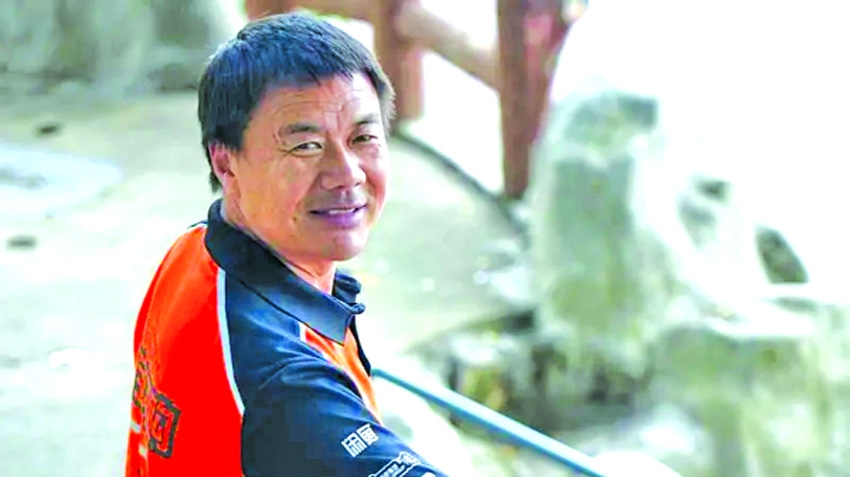 Food delivery rider wins China's top literary prize