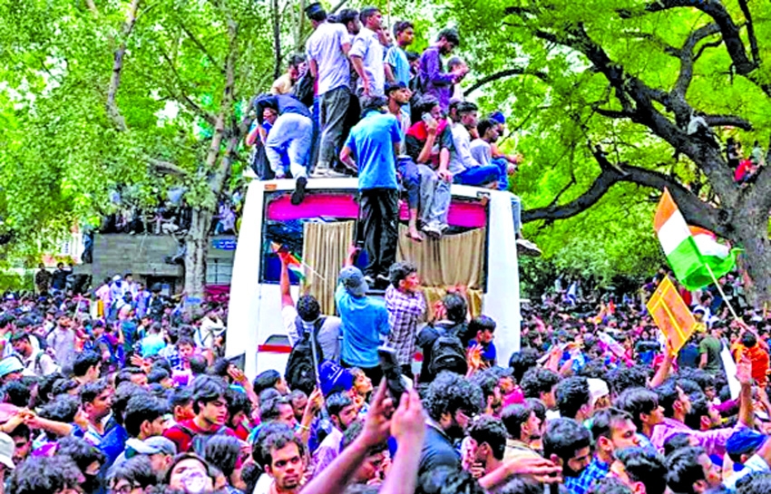 Police block Cockroach protesters marching on  India's parliament