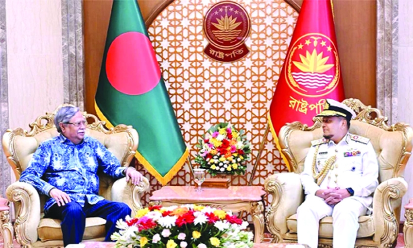 Outgoing Navy Chief pays courtesy call on the President