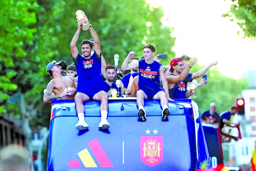 Spain stars lap up adulation of  estimated two million on WC parade