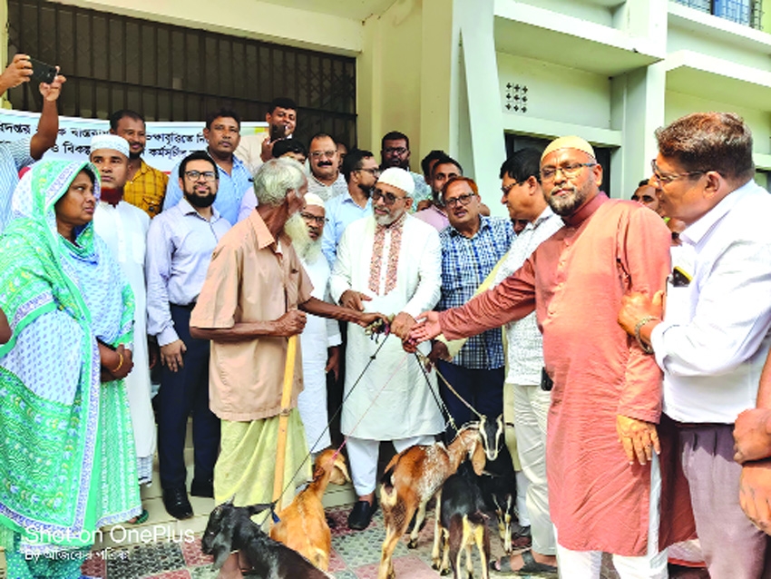 Khansama beggars get goats under rehabliatation program 
