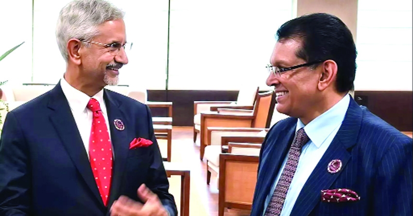 Khalilur, Jaishankar exchange greetings at Manila ARF