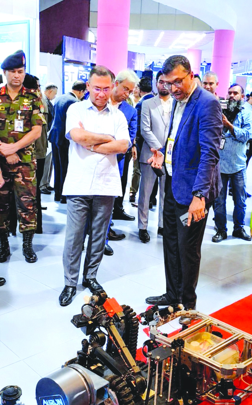 PM Visits UIU stall at BEAR Summit and National Semiconductor Symposium