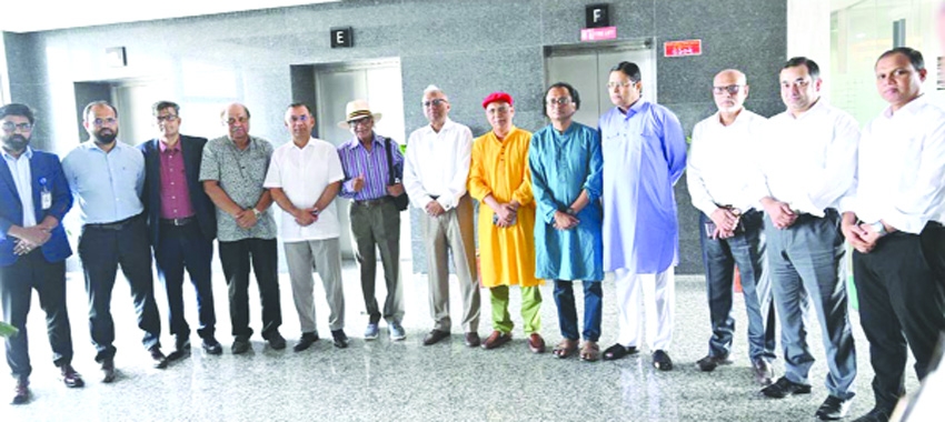 PM seeks constructive criticism, cooperation from editors