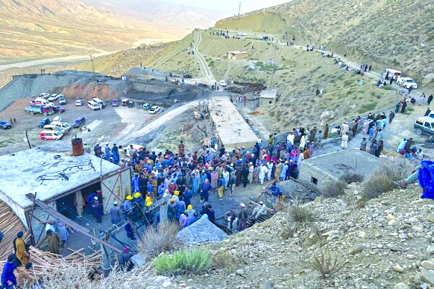 Coal mine blast  in Pakistan kills 32, traps 10 miners