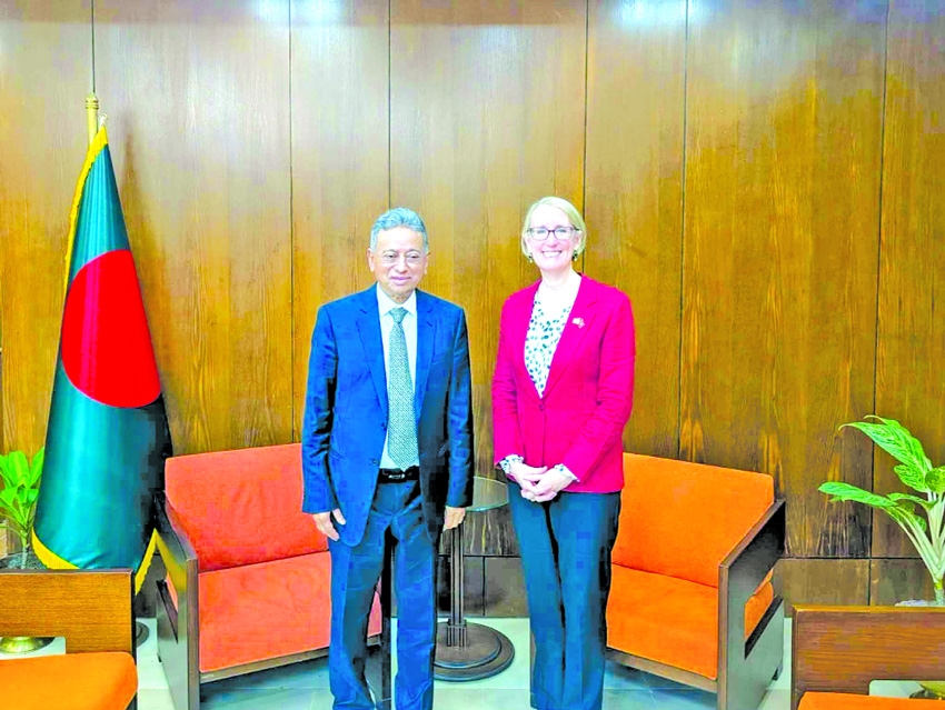 Sarah Cooke exchanges views on relevant issues with Finance Minister