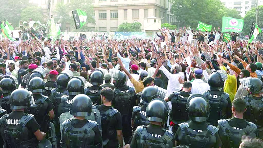 Pakistan cracks down on journalists: NYT