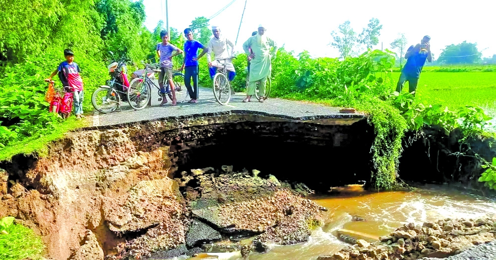 Flood damages road in Lalmonirhat, disrupts communication for thousands